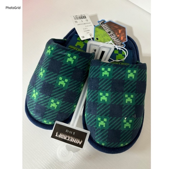 Minecraft Boys Slip Ons - Picture 1 of 3